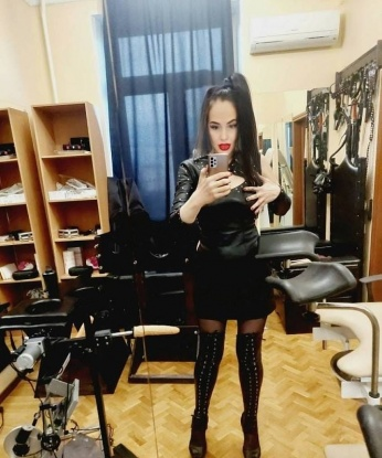 Опыт и эксперименты - моя страсть. В Москве я создаю атмосферу роскоши и удовольствия, в которой забудешь о всех проблемах. Могу предложить тебе широкий спектр услуг - от классического эскорта до воплощения самых смелых фантазий. Посмотри мои фото, и ты увидишь нежность и страсть, от которых твое сердце начнет биться сильнее. Когда со мной, ты почувствуешь себя особенным и желанным мужчиной. Уверена, что мое обаяние и мастерство оставят в тебе незабываемые впечатления. Жду твоего звонка, чтобы привести в жизнь все, о чем ты всегда мечтал. 💋 Полина